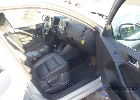 2012 Volkswagen Tiguan Le z USA, uszkodzony, nr VIN WVGAV7AX7CW577003